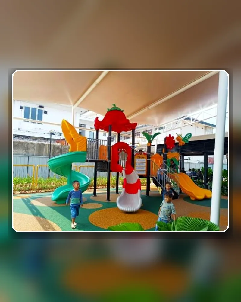 Outdoor Playland di McDonald's Ampera 2